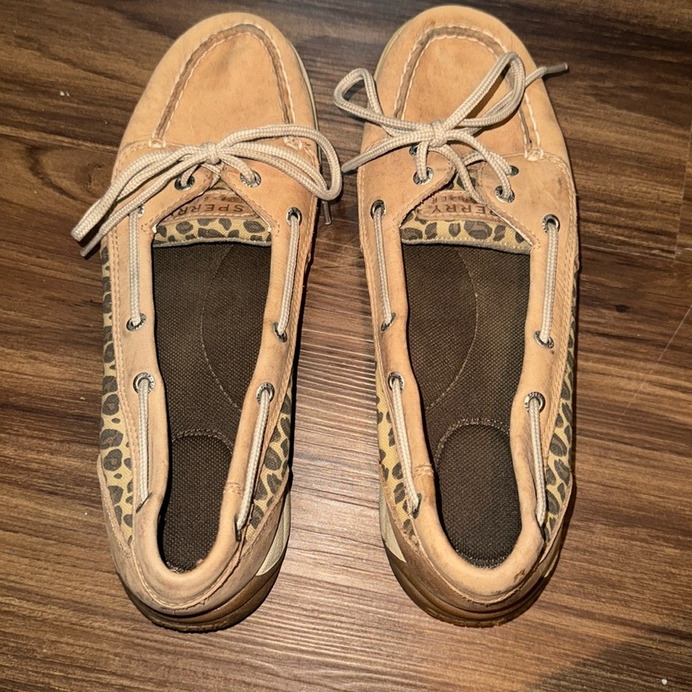 Sperry boat shoes size 9